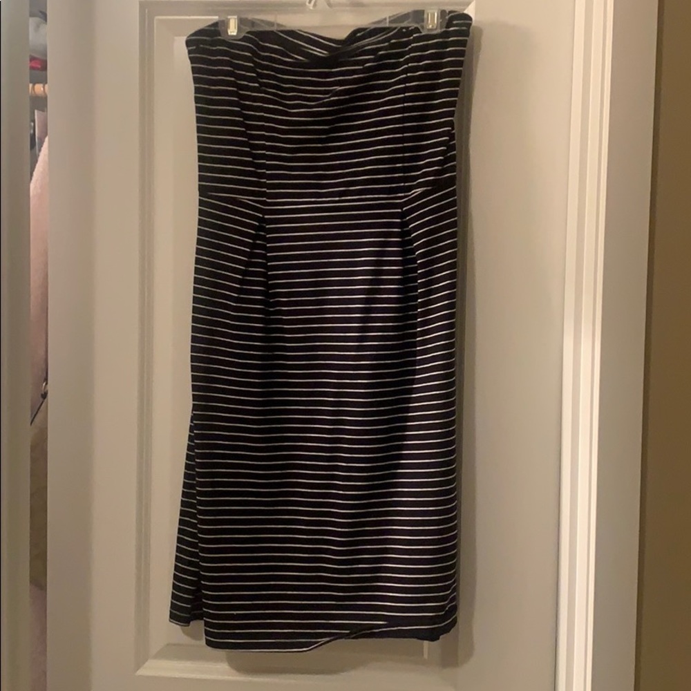 Black and white medium strapless dress